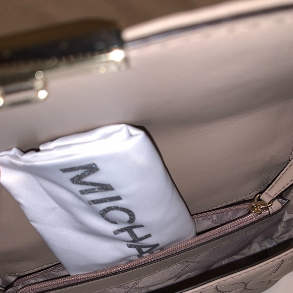 🌟🌟🌟Authentic Michael Kors purse🌟🌟🌟 - Picture 3 of 6